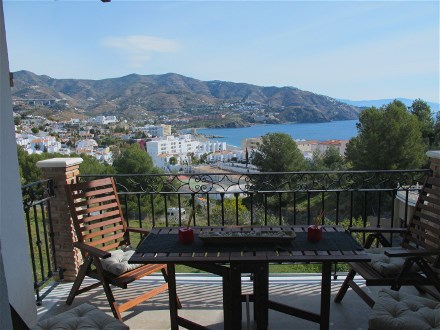 From the terrace of Casa Gomzalo you can sea Salobrena and Motril