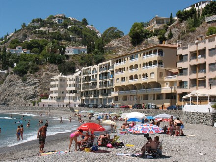 Die familiäre Bucht Playa Cotobro ist auch im Sommer nicht überfüllt